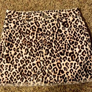 Leopard print denim skirt with pockets very comfy